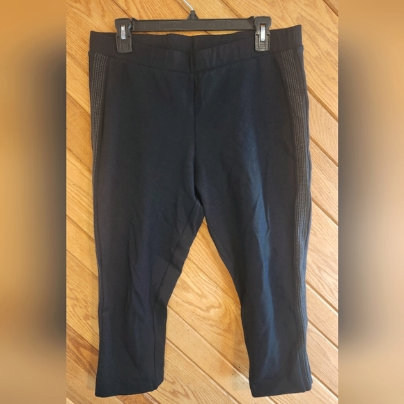 Black Thick Cropped Leggings With Textured Side Details Size Large - Picture 1 of 9